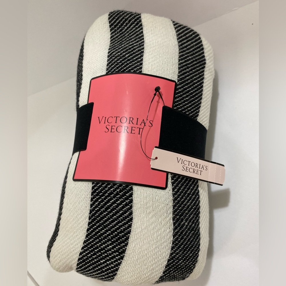 VICTORIA SECERT✨ NEW✨ 50in x 60in NWT - Picture 2 of 6
